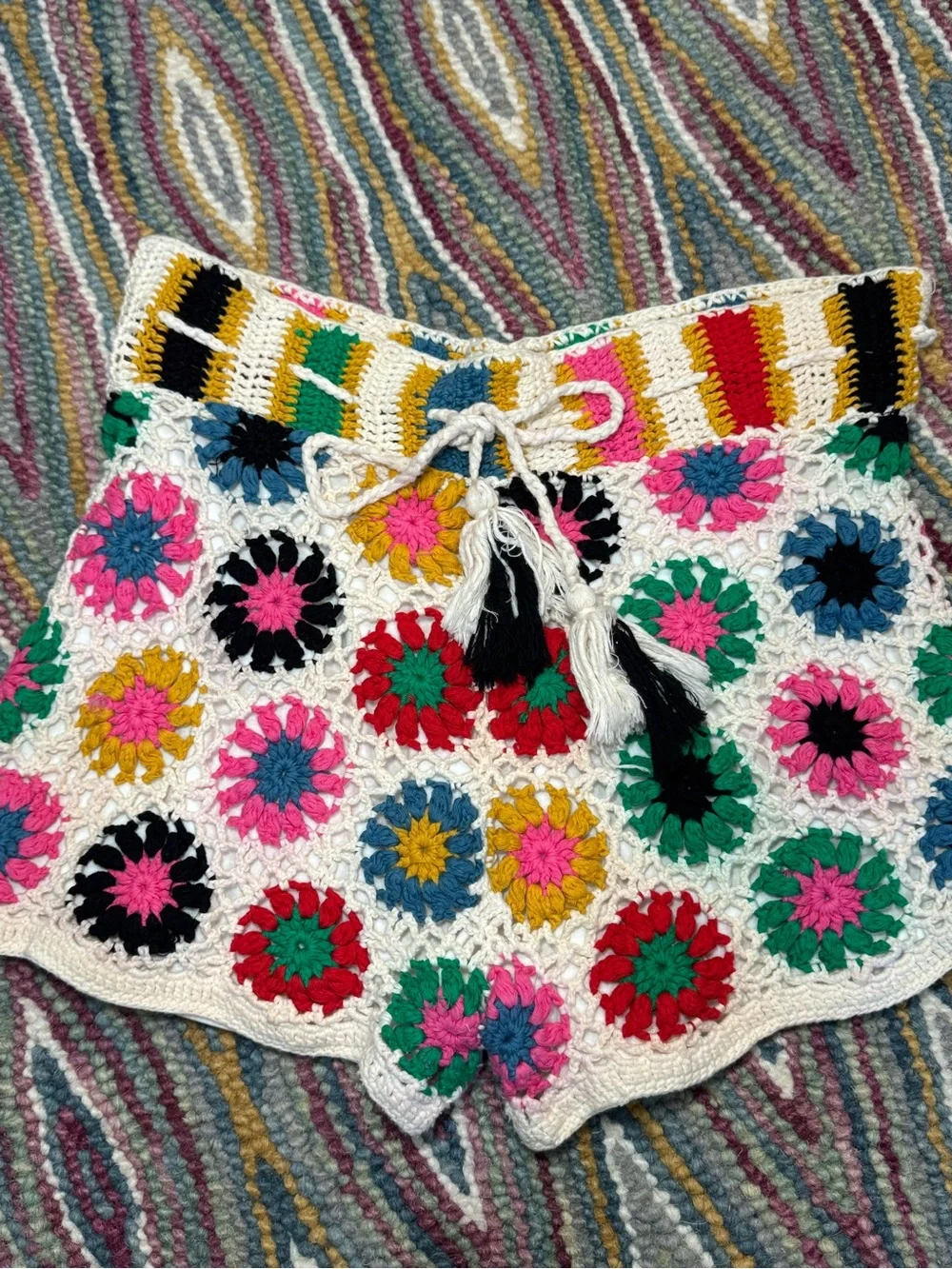 FARM Rio Crochet High-Waist Shorts with Multi-Color Floral Motifs, Large, NWOT - Picture 4 of 11